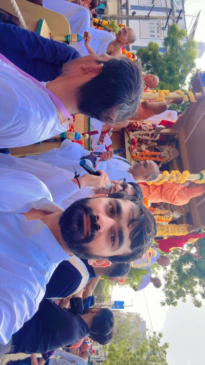 kevalgadhavi's tweet photo. ભગવાન જગન્નાથજીની રથયાત્રામાં દર્શનનો દિવ્ય લહાવો પ્રાપ્ત થયો. 🙏✨
આ પાવન અવસરે જામનગર જિલ્લા ભાજપ પ્રમુખ બિનાબેન, સાથી મહામંત્રીશ્રીઓ અને બક્ષીપંચ મોરચાની ટીમ સાથે ઉપસ્થિત રહી પ્રભુના આશીર્વાદ લીધા.
કેવલ દેવીદાનભાઈ ગઢવી (ઉપાધ્યક્ષ, જામનગર જિલ્લા ભાજપ બક્ષીપંચ મોરચો)
#bjp #modi https://t.co/l8qsrvI59k