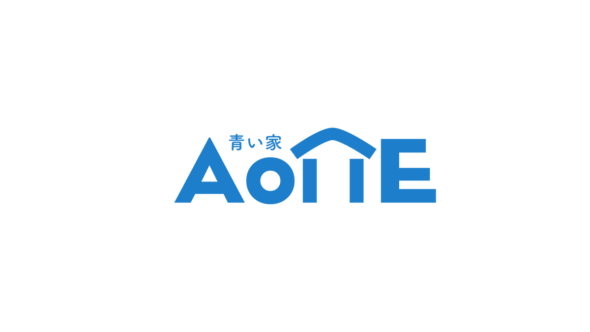 Aoiie_PR's tweet photo. 早速ひとつ裏話を。
『ホライゾンブルー』のロゴは七江あおいが担当しました。手書きの文字をベースに作っています。
サークルロゴも七江あおいが作っています。これは既存フォントがベースです。お家がかわいくできて気に入っています。（七江あおい） https://t.co/H4WRaxI9b9