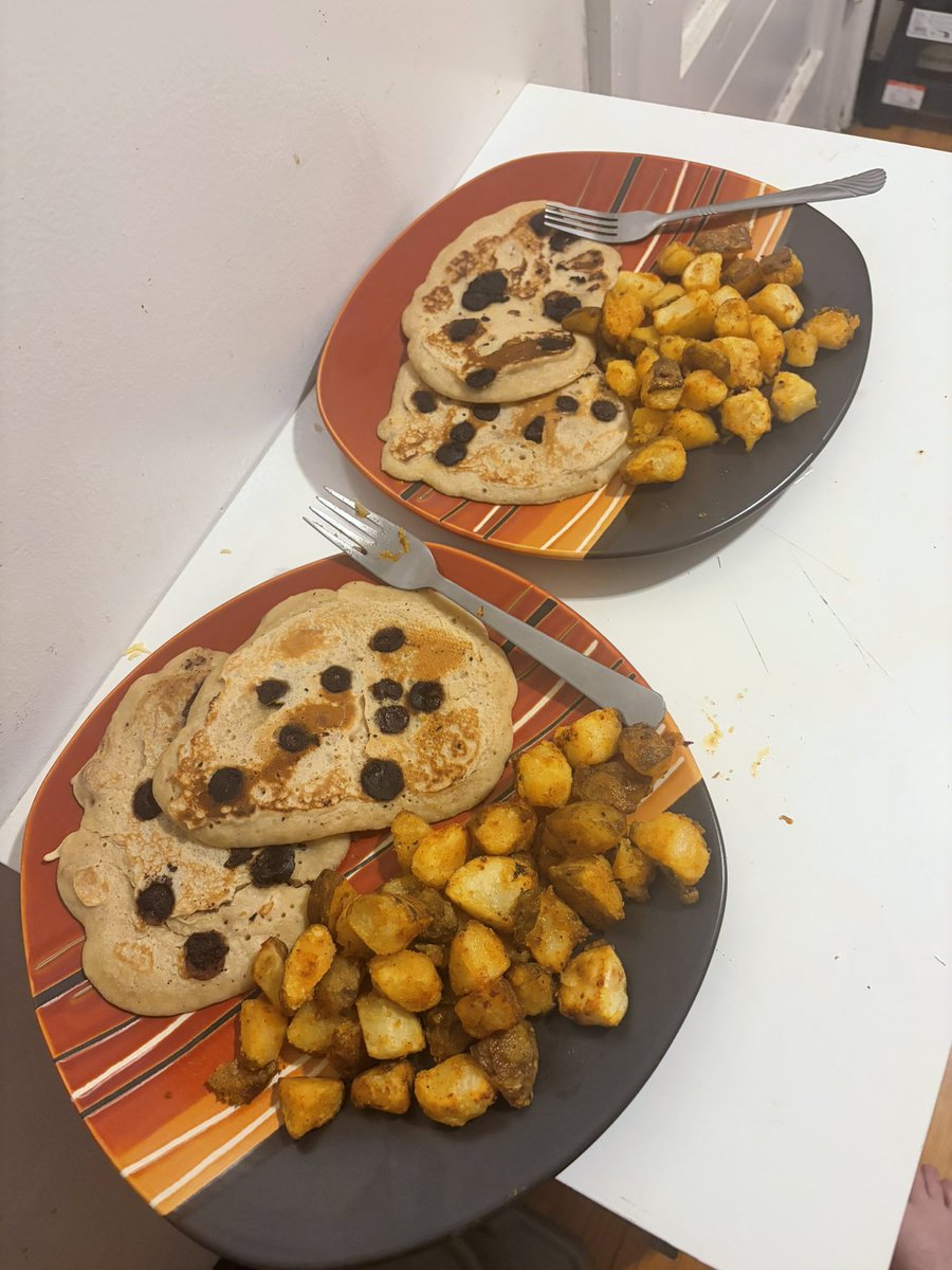 EmoEthie's tweet photo. Hey guys I’m still vegan and cook all my meals! You should try it it’s not as hard as you’re telling yourself it is! https://t.co/n4k8OZY05l