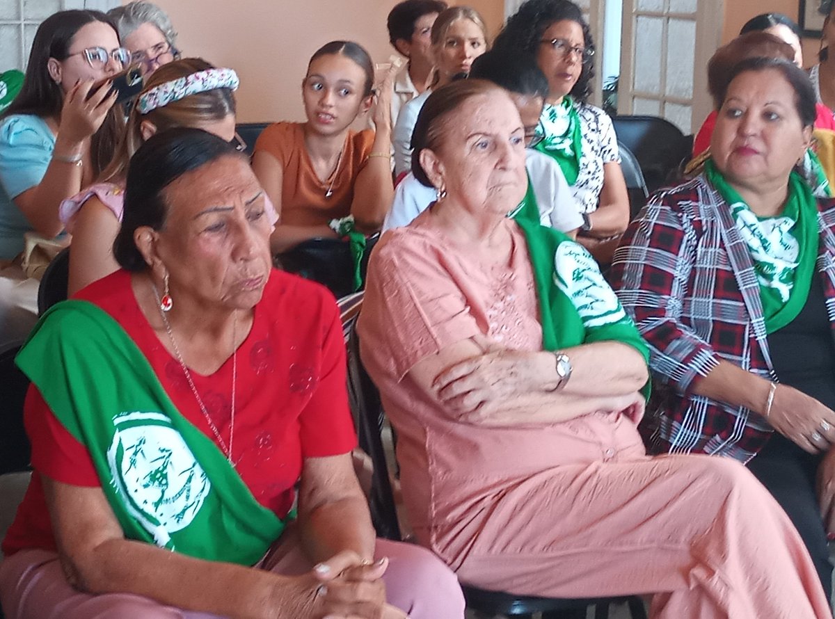 TeresaBoue's tweet photo. Hemos perdido a la cra. Nieves Alemañi, exdirigente de la #FMC federada destacada, ni jubilación, ni el tiempo impidió tenerla siempre entre nosotras, ha sido paradigma para varias generaciones de cuadros, Preparábamos la propuesta de Órden Mariana Grajales. ¡Gracias Nieves! https://t.co/ccQBM9uber
