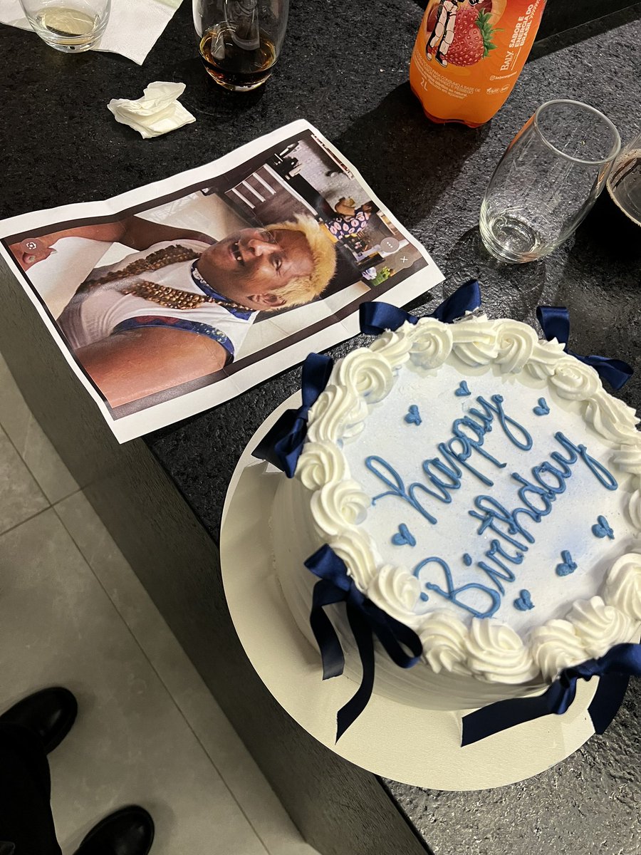 innilismo's tweet photo. ganhei de aniversário uma foto da patixa https://t.co/ZpLM27Hvw1