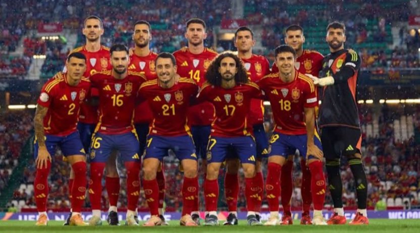 FarhatNadia25's tweet photo. إذا ربحت #إسبانيا الكأس غداً سأحتفل واصبغ شعري أحمر.
وعد 🇪🇸 https://t.co/PU55oMDmBz