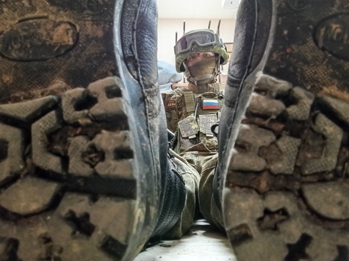 Volodiag5uo's tweet photo. Macro Summer day 41
#Senator #Boots #Weapon https://t.co/EOnro031fl