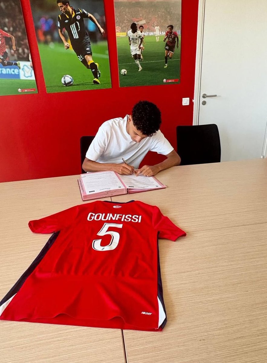 Mountakhabinho's tweet photo. Mouad Gounfissi (16) défenseur central du LOSC est entrée à la mi temps 🔴 https://t.co/kJAqlWD5C6