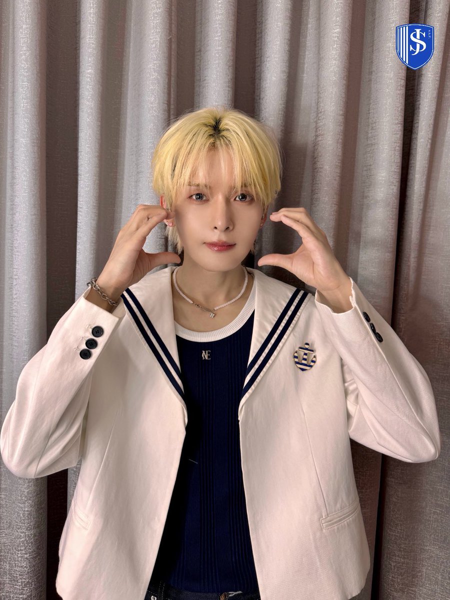 9miwook9's tweet photo. そしてこのジャケの下もタンクトップって考えたらもう🤦🤦🤦🩵💙🩵💙
령구야야야아아아 https://t.co/2g4v68krZa