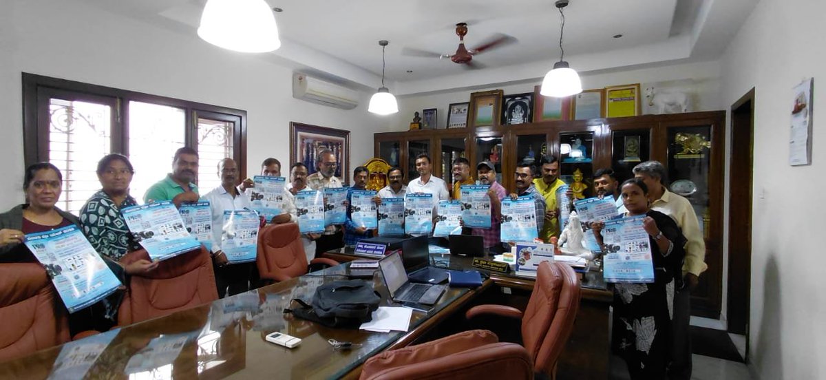 shamanur19054's tweet photo. ಗೃಹ ಕಚೇರಿಯಲ್ಲಿ ಸಾರ್ವಜನಿಕರ ಅಹವಾಲು ಮತ್ತು ಮನವಿ ಪತ್ರಗಳನ್ನು ಸ್ವೀಕರಿಸಿ ಅವರ ಸಮಸ್ಯೆಗಳಿಗೆ ಶೀಘ್ರವಾಗಿ ಪರಿಹಾರ ಒದಗಿಸಲಾಗುವುದು ಎಂದು ಭರವಸೆ ನೀಡಲಾಯಿತು.
#PublicGrievance#JanSampark
#PeopleFirst https://t.co/rURkhleyMm