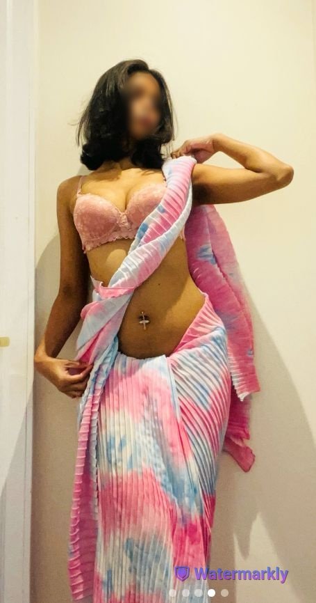 lily_islam87402's tweet photo. 😁So I jokingly wandered into my brother-in-law's room—just another hilarious plot twist that belongs in comedy, not real life! 😂🤣
#FunnyReel #ComedyContent #DesiHumor #FamilyComedy #RelatableHumor #MemeContent #ViralPost #TrendingNow #ComedySkit #Entertainment #Humor #Reels https://t.co/BRZv4SJfey