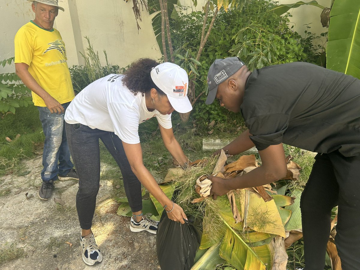 saembcuba_2's tweet photo. On #MandelaDay, we dedicated 67 minutes of hands-on work at a children’s home without parental care. With MINREX, MINED, ICAP, and SADC ambassadors, we restored green spaces, fixed damages, and offered donations. Service is leadership. #MandelaDay2026 https://t.co/klP7nvdowq