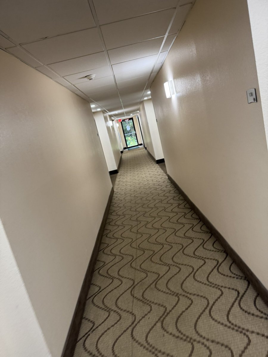 Bigol8inch's tweet photo. Imagine fucking in the hallway #bbc #southcarolina #snowbunny #sex https://t.co/EnaveM03qT