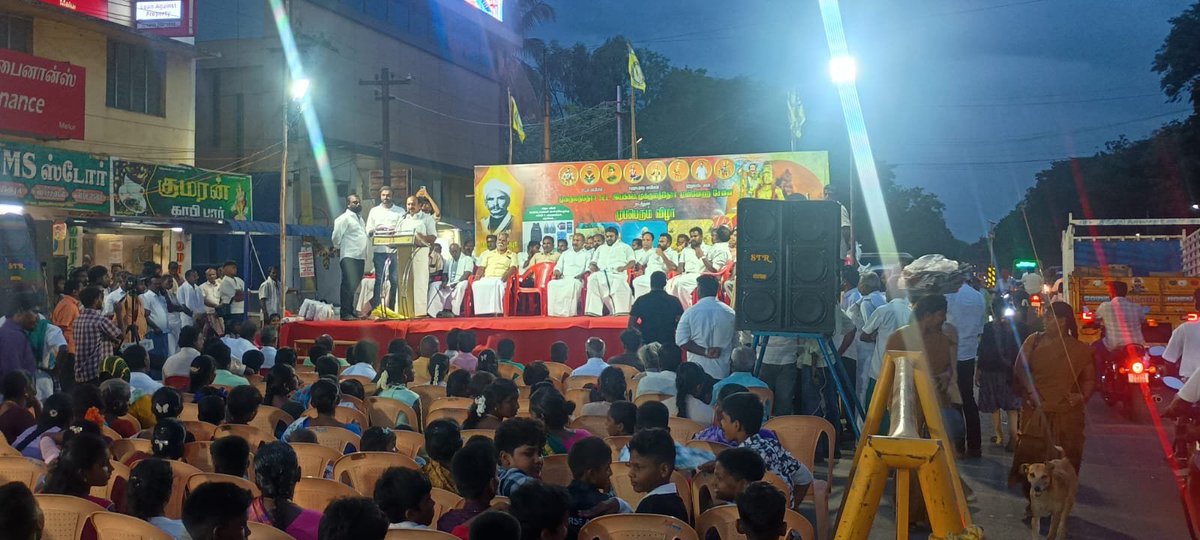 kcthirumaran's tweet photo. மேலூர் முப்பெரும் விழா சிறப்பாக நடைபெற்றது!

இன்று மதுரை மாவட்டம் மேலூர் பேருந்து நிலையம் அருகே, முக்குலத்தோர் சட்டப்பேரவை இயக்கத்தின் சார்பில் நடைபெற்ற முப்பெர��ம் விழாவில், தென் இந்திய பார்வர்டு பிளாக் கட்சியின் நிறுவனத் தலைவரான என் தலைமையில் பொதுக்கூட்டம் நடைபெற்றது.

நிகழ்ச்சியில் பள்ளி மாணவ, மாணவிகளுக்கு பள்ளிப் பைகள், நோட்டுப் புத்தகங்கள் மற்றும் கல்வி உபகரணங்கள் வழங்கப்பட்டன.

கல்வியே சமூக முன்னேற்றத்தின் அடித்தளம்

Kcதிருமாறன் ஜி
தென் இந்திய பார்வர்டு பிளாக் கட்சி