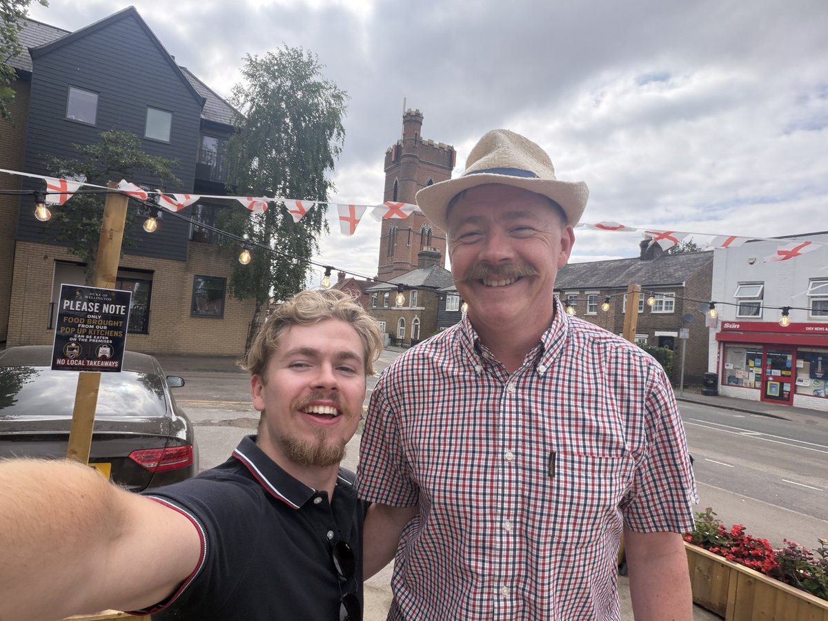 LGeorgeENG's tweet photo. Great productive action day in Epping, speaking to the community, litter picking &amp; leafletting! 🇬🇧🏴󠁧󠁢󠁥󠁮󠁧󠁿💪🏻
Great reception I must say from the locals! https://t.co/S2bfC6tooi