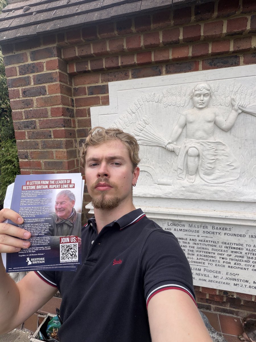 LGeorgeENG's tweet photo. Great productive action day in Epping, speaking to the community, litter picking &amp; leafletting! 🇬🇧🏴󠁧󠁢󠁥󠁮󠁧󠁿💪🏻
Great reception I must say from the locals! https://t.co/S2bfC6tooi