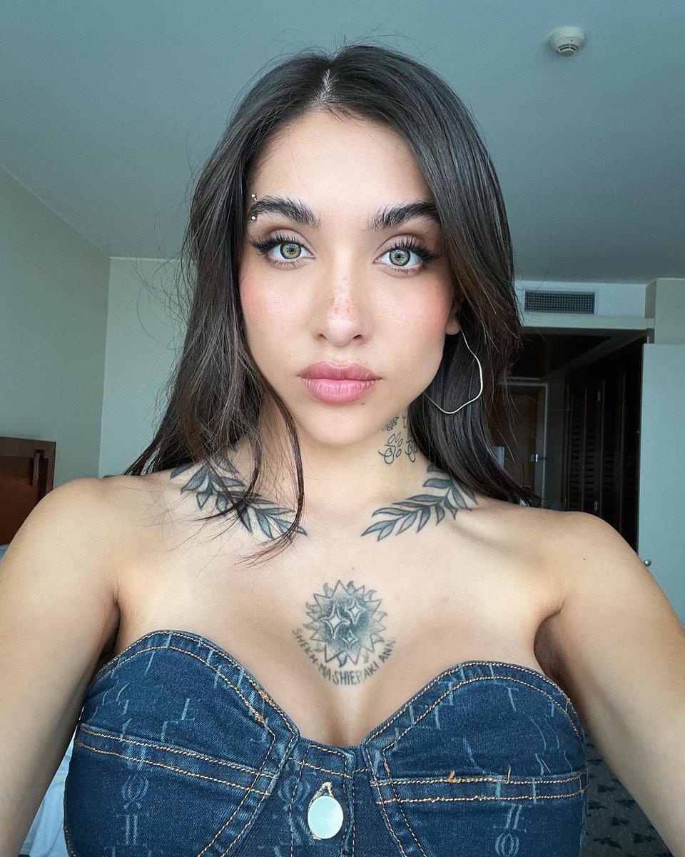 ladymoskigna's tweet photo. Confirman que María Becerra es la elegida.

En mi opinión... la prefiero 100 mil veces más que a la atrevida de Lali
María te puede gustar o no, pero es una mina ubicada.
 
Lali es una payasa capaz de ponerse a tribunear con esas muecas del orto que hace. No da llevar a esta cirquera