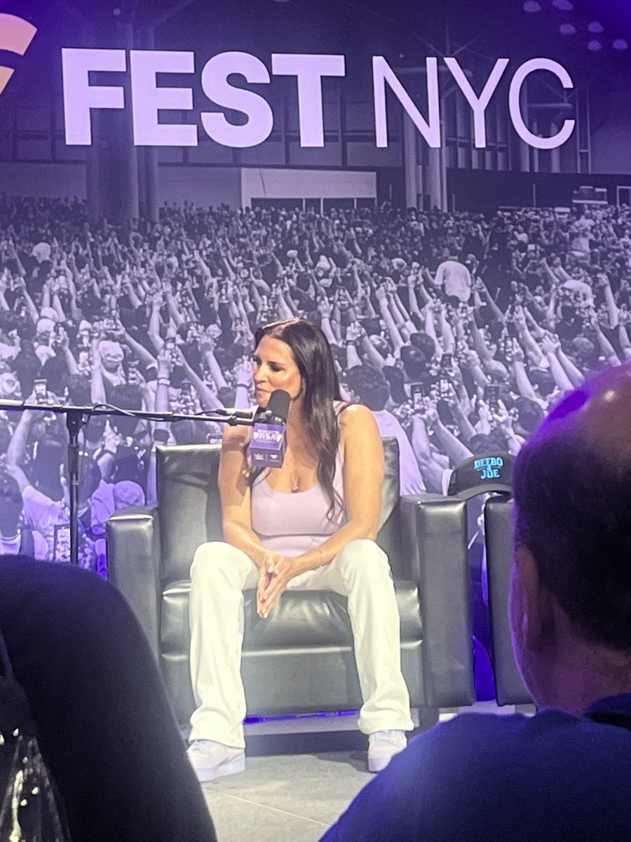 VonteTheNewOne's tweet photo. @StephMcMahon Ladies and gentlemen #stephaniemcmahon #whatsyourstory #wwe #fanaticsfest @FanaticsFest https://t.co/936mHAF9tm