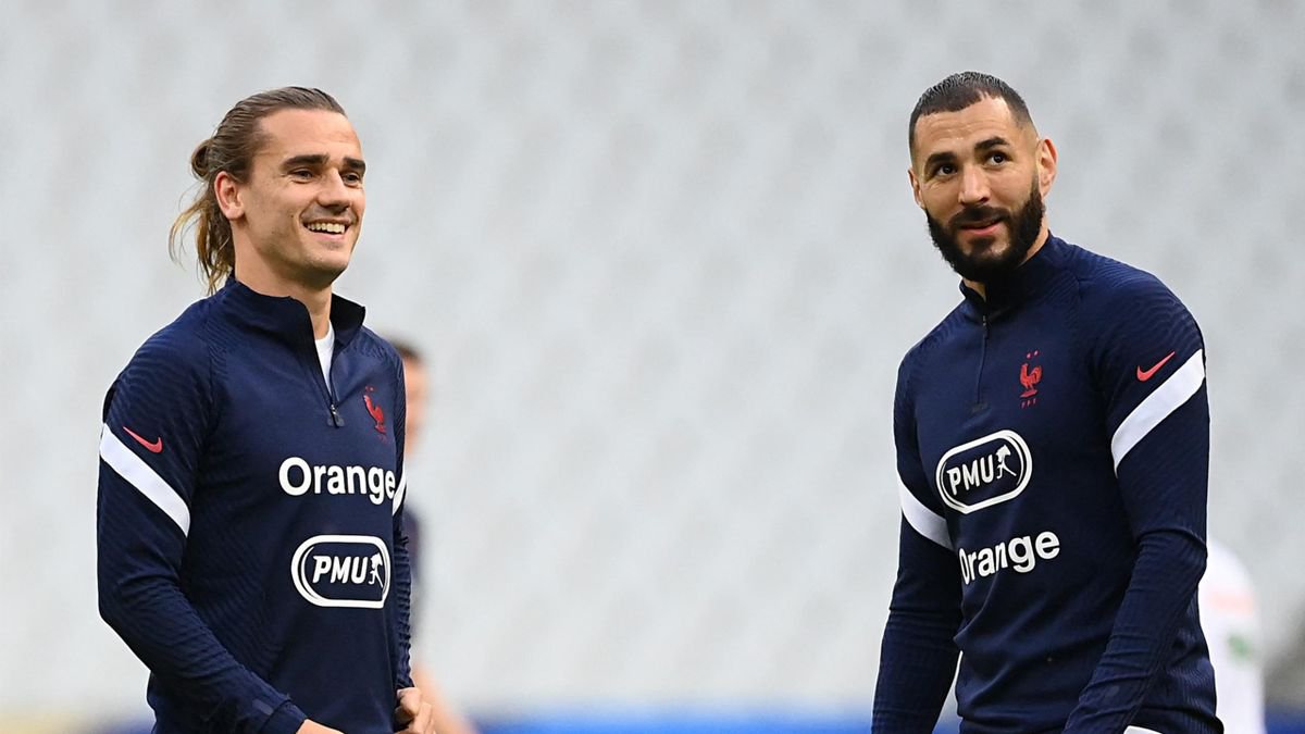 lamoucheduc0ach's tweet photo. Quand je vois Messi 🇦🇷, 39 ans, en MLS depuis 3 saisons...

Des fois je me dis qu'on est trop concentré sur l'âge et le club où joue les joueurs.

Est-ce qu'un Griezmann 🇨🇵, malgré ses 35 ans, n'aurait pas pu aider ?

Est-ce-qu'un Benzema 🇨🇵, 38 ans et Ballon d'Or, n'aurait pas pu aider ?

Est-ce qu'on s'est pas privé de 2 des plus grands talents de l'Histoire du foot 🇨🇵 juste à cause de leur âge ?