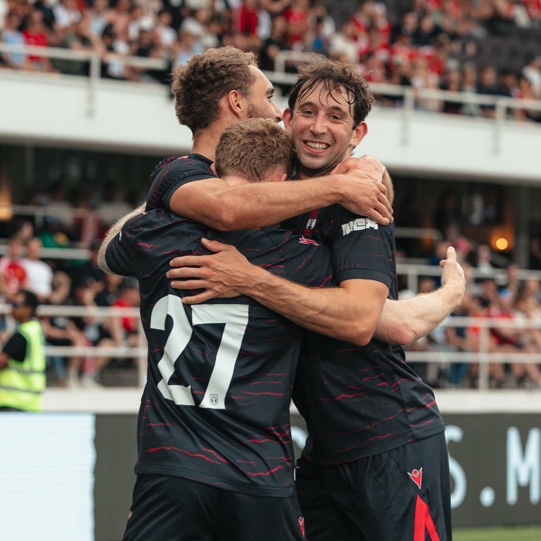centregoals's tweet photo. 🚨🚨| Manchester United 𝐋𝐎𝐒𝐄 their first preseason game to Wrexham by 1-0. ❌🔴 https://t.co/UINhyNLvwh
