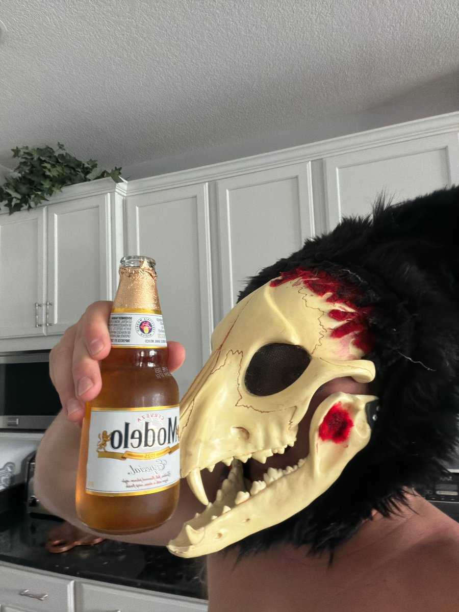 666Sulfur666's tweet photo. Modelo time, baby https://t.co/56BQat0pZp