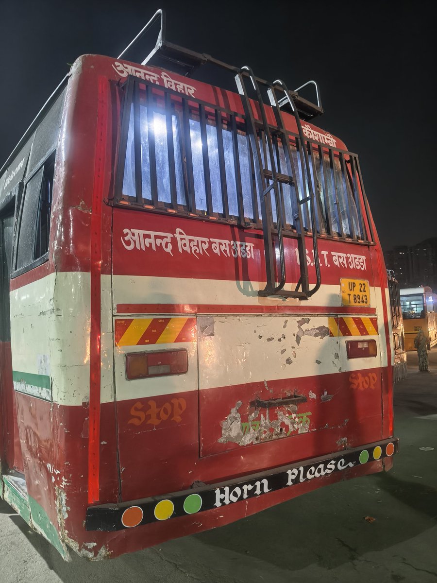 itz_rishu_8055's tweet photo. @UPSRTCHQ नमस्कार। मैं अभी समय 22: 34 बजे आनंद विहार ISBT से लखनऊ जाने वाली इस बस में यात्रा कर रहा हूँ। कृपया बताएं कि क्या यह बस UPSRTC की अधिकृत बस है? बस का टिकट और विवरण संलग्न है। कृपया सत्यापित करने का कष्ट करें। धन्यवाद। https://t.co/gujx6kxw4y