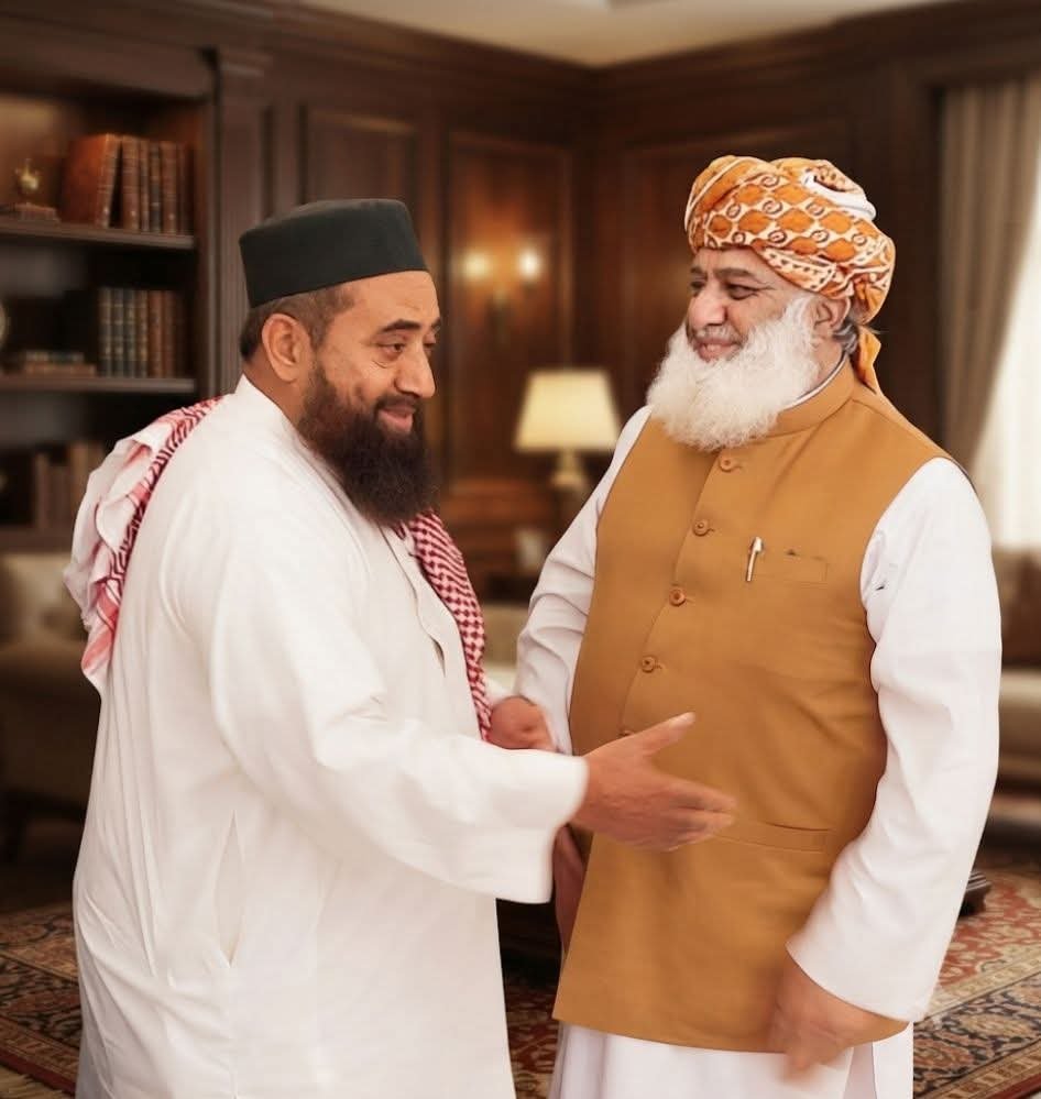 abhayeeofficial's tweet photo. امت کے درد سے آشنا، سادگی میں عظمت رکھنے والے، اور شخصیت میں وقار و انکسار کے حسین امتزاج ہیں
#مولانا_سے_معافی_مانگو https://t.co/S1dz9tSzDP