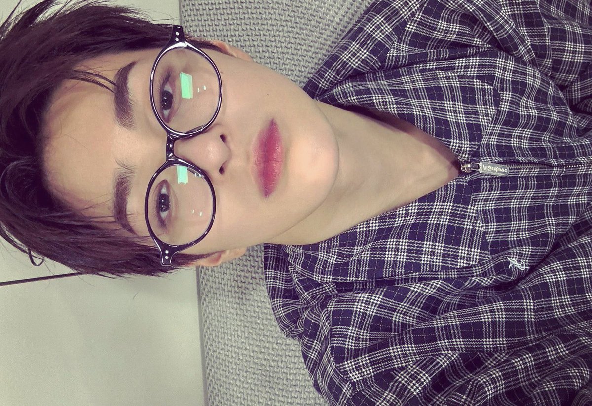 tetecoidezinha's tweet photo. keonho’s 2018 selcas https://t.co/OgGvZil2l5