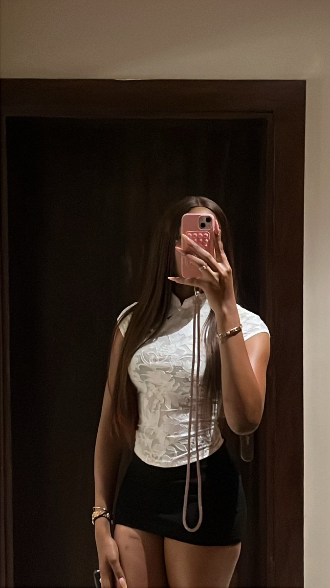 Misskeshhh's tweet photo. I wish I could find my waist🥱❤️ https://t.co/8e8ln3mRXz