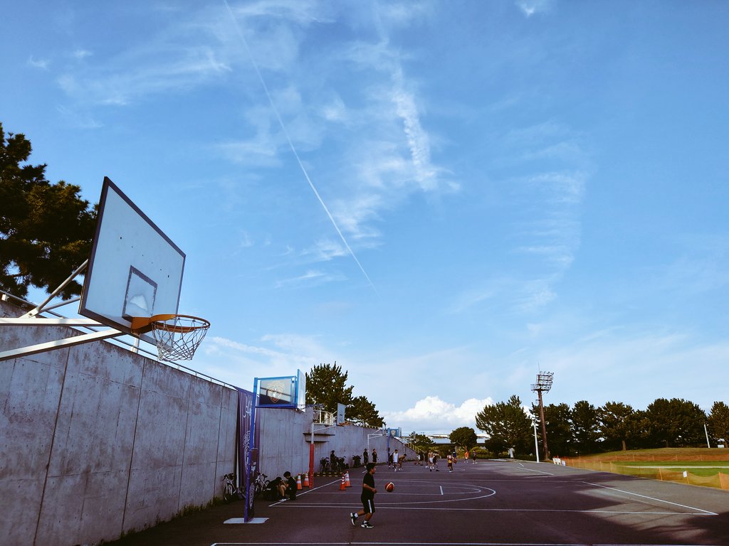 e_ton34's tweet photo. 夏来たんじゃないかな、と思って八景島行ってきました！
ビーコルのゴール設置されてた！ https://t.co/RV7FvfZkIN
