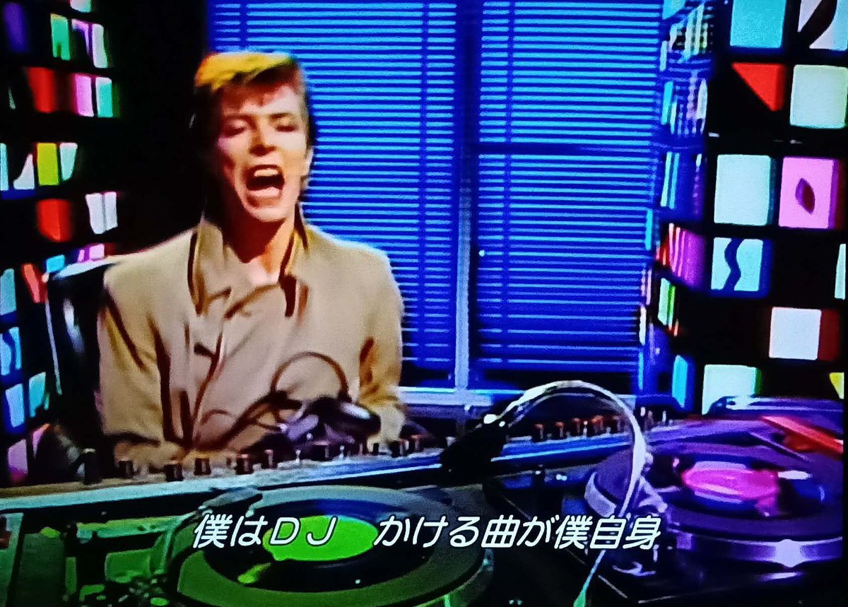 Dj_Koki_Abe's tweet photo. 明日持っていくレコードでジャケ無し7インチにキャプションを入れる作業をしました
(ジャケありでもマイナーレコードはボウイとの関連性を書きました

デヴィッド・ボウイファンやボウイから影響を受けたアーティストが好きな方は是非、滅茶苦茶音の良いレコードバーで名曲を堪能してください
詳細は↓ https://t.co/jgF8kulSeY