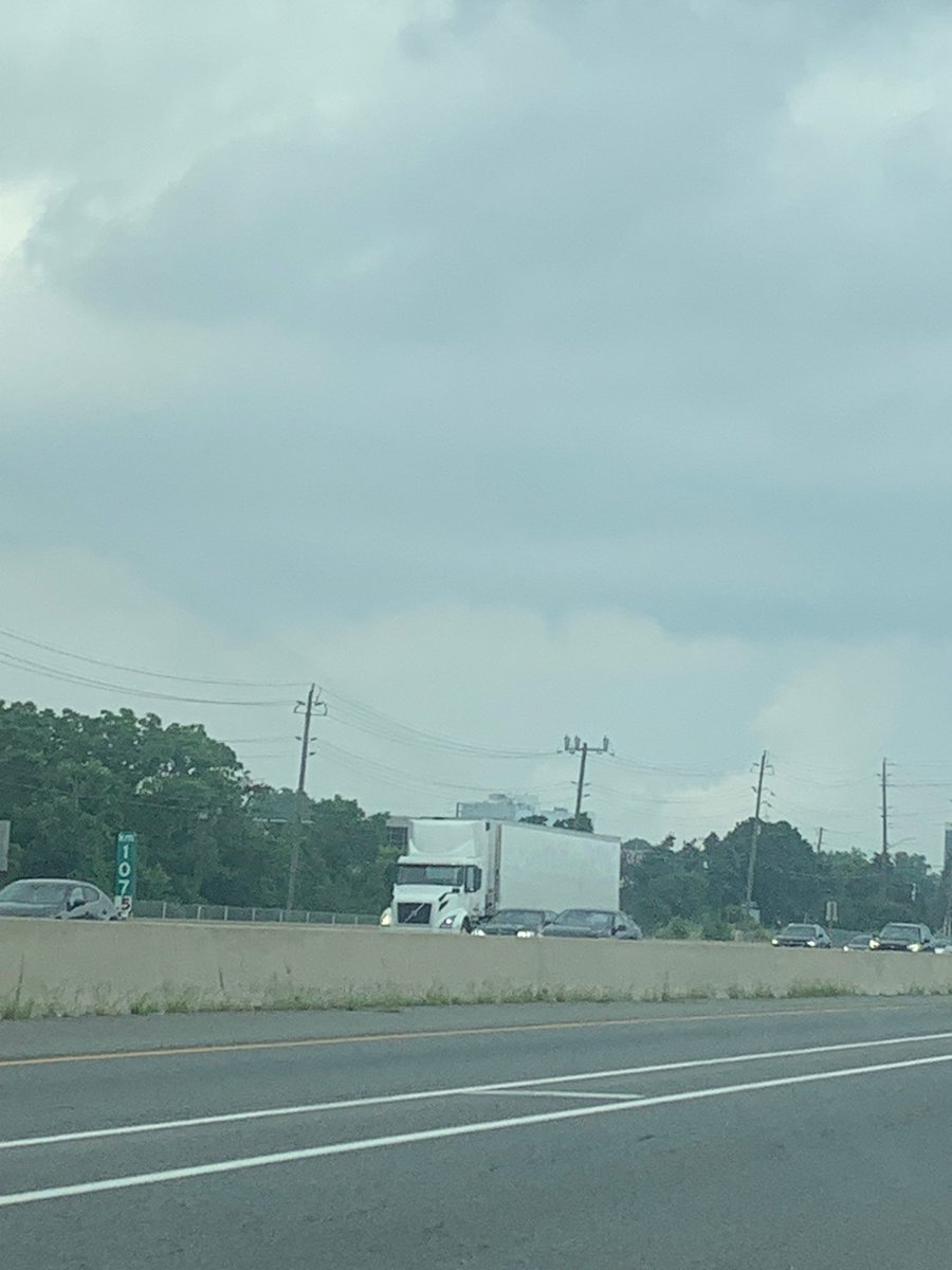 Split_Finger19's tweet photo. @AdamWeather0 @WxOntario1 Best I could while driving (well my son) as I was driving https://t.co/74kJd3XMmZ