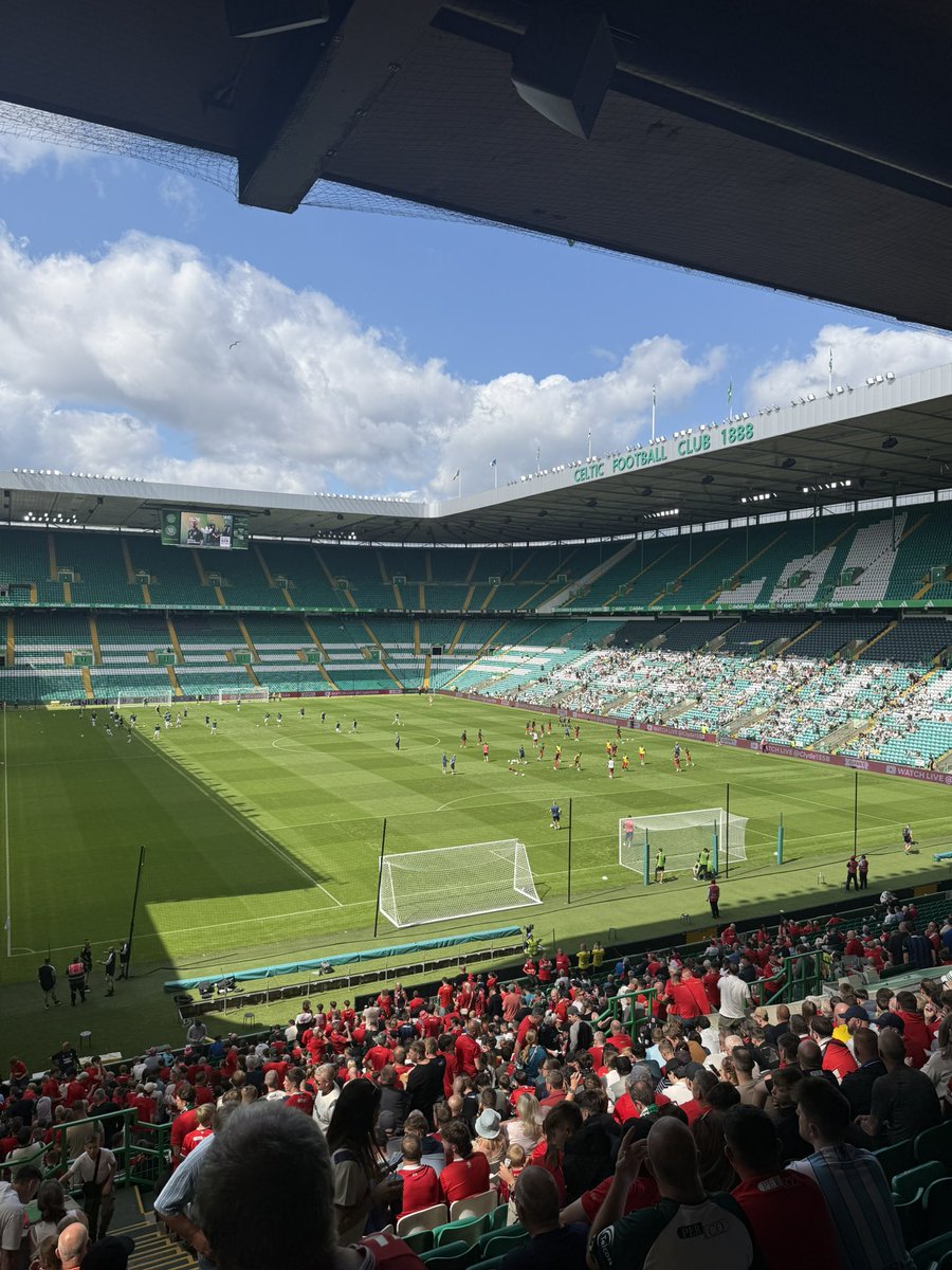 dan_dixon87's tweet photo. A very good day out. @Boro #boro #utb #borolive #celtic https://t.co/qrMU723Yq6
