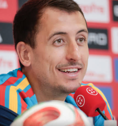derbilbao's tweet photo. Oyarzabal o Cucurella tienen cara de vecino con monovolumen al que le dejas un taladro porque sabes que te lo devolverá. 

Los jugadores argentinos parecen gestados por una madre alcohólica y si no es por el fútbol acaban en la Mara Salvatrucha.

Dad vs. cad, en biología. https://t.co/bjFVkznuDf