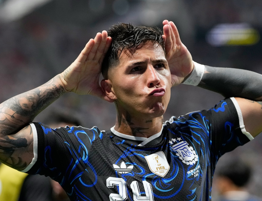 derbilbao's tweet photo. Oyarzabal o Cucurella tienen cara de vecino con monovolumen al que le dejas un taladro porque sabes que te lo devolverá. 

Los jugadores argentinos parecen gestados por una madre alcohólica y si no es por el fútbol acaban en la Mara Salvatrucha.

Dad vs. cad, en biología. https://t.co/bjFVkznuDf