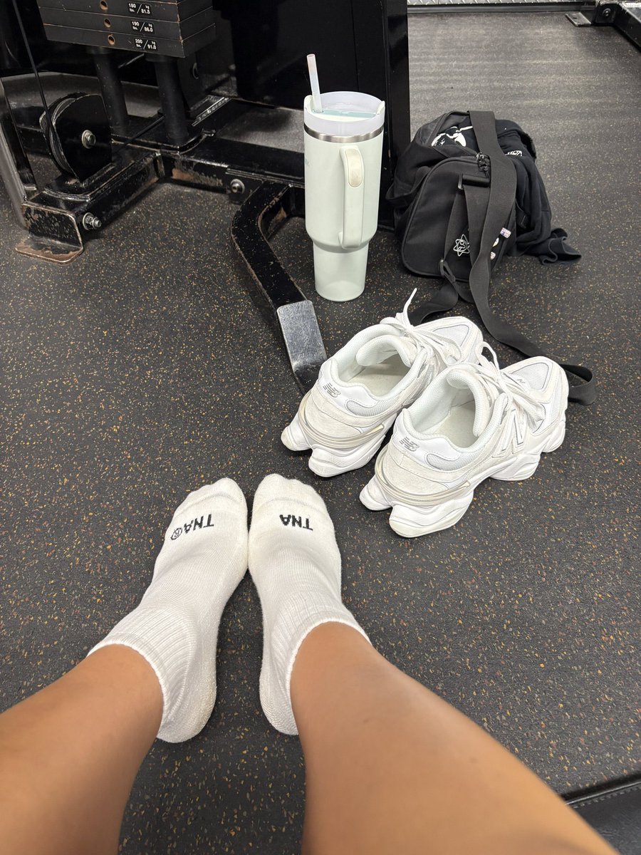 Goddessvfindom's tweet photo. If you’re really weak you’ll send while I’m at the gym getting even stronger 👊🏻 https://t.co/M8tUjglLJF