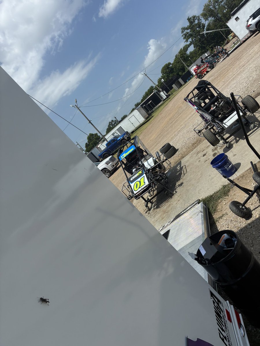 clintonboyles98's tweet photo. BC came to hang out with us while we service!! Itโs a hot one today. #BCForever https://t.co/fYBNLHEmO3