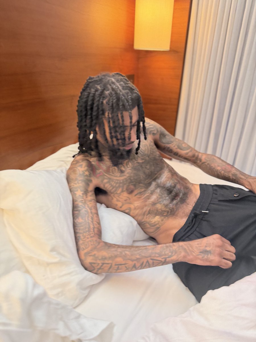 MikulaDamaury's tweet photo. Come watch me take em off 🤫🫣… #Ofcreator #maurystrokes https://t.co/d99pQ4Qq5y