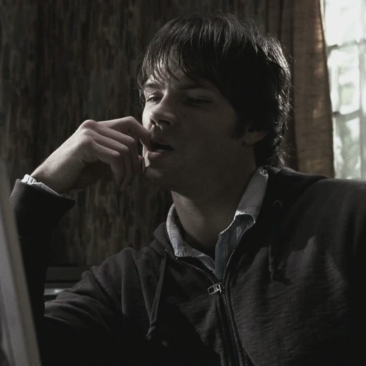 formnvoidd's tweet photo. supernatural was so good when sam was still dressing like a cute nerdy college boy https://t.co/yEC3RLu4aj