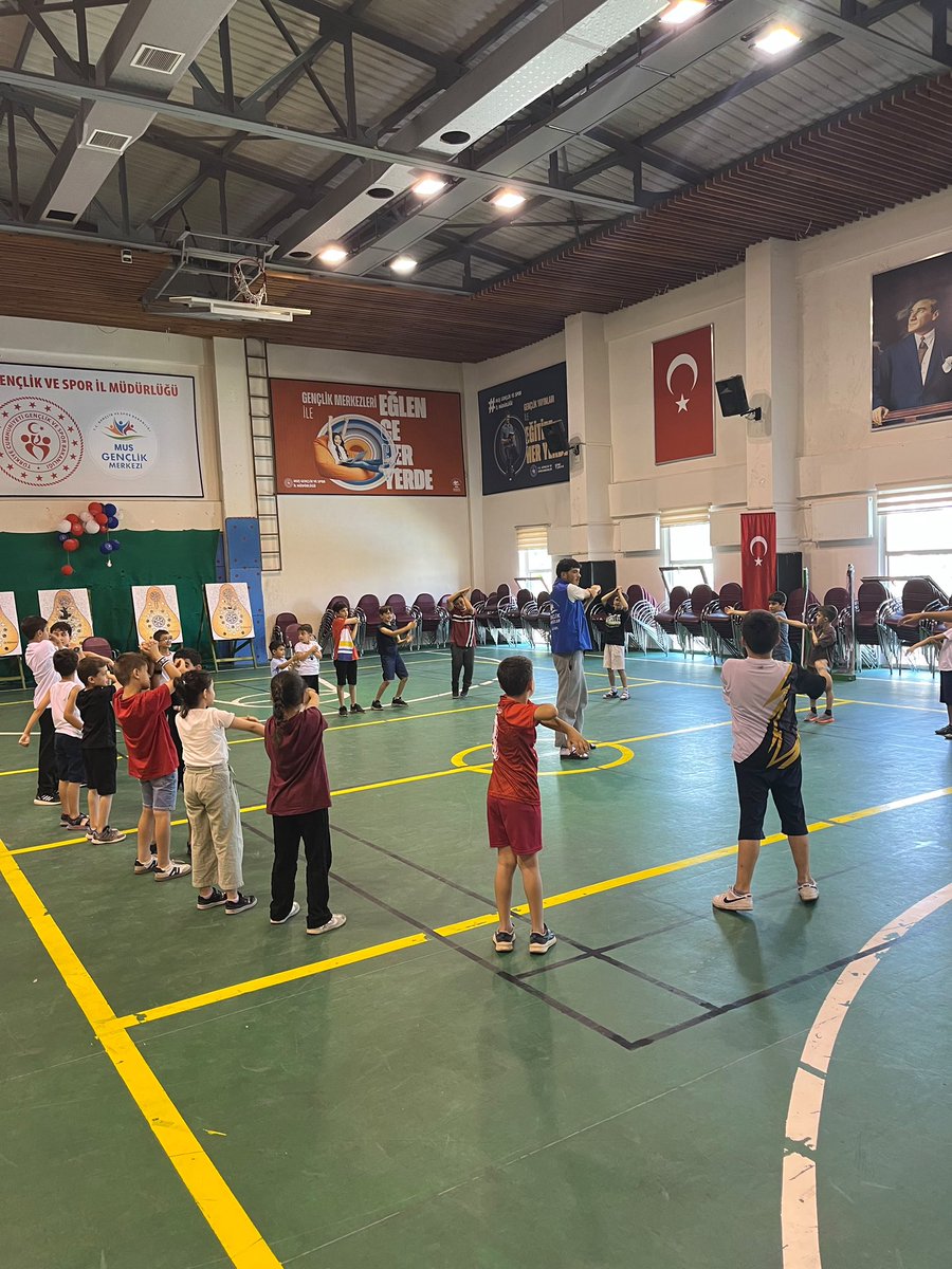 Mus_GM's tweet photo. Yaz tatili #GSBGençlikYazKulübü ile dopdolu! 🎉🏀🎨🔬

Keşfediyor, öğreniyor, eğleniyoruz! 😊✨

#GSBGM
#GSBGençlikYazKulübü 

@OA_BAK @gencliksporbak https://t.co/LJDBGixdZG