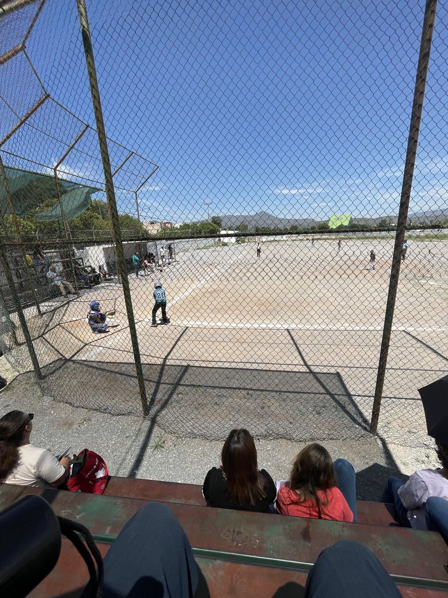 lic_pruneda's tweet photo. @SaltilloGob Que mal trato nos dieron a mi hijo y a mí en el Parque de Béisbol Ramón Mendoza, no se me permitió la entrada con un gatorade para mi hijo y un café para mi. En fin. Mejor denle mantenimiento a las instalaciones que las necesitan y mucho. https://t.co/1tTJotoFPy