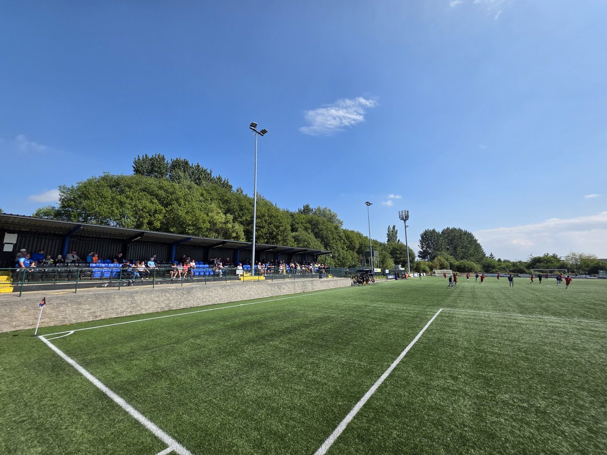 miguelinho2910's tweet photo. Game 5. @AvroFC 4-3 @FCHTOnline. To say the score flatters the visitors is an understatement. Step 3 'Ro very good and played some brilliant football and probably should have had more against a poor Step 1 Shaymen. Very entertaining game on Limeside #groundhopping @PaulW_rhcc https://t.co/JzyktEn1QC