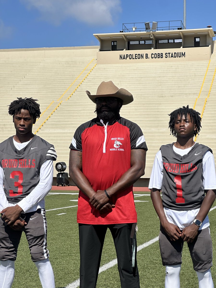 dhhs_devildogs's tweet photo. This past week we joined @DCSDAthletics Media Day with Druid Hills Flag Football and Druid Hills Middle School Football teams. 

It’s #ANewDayOnDaHill!!! 
@DHHSsports @GPBsports https://t.co/Py6rwDYSC1