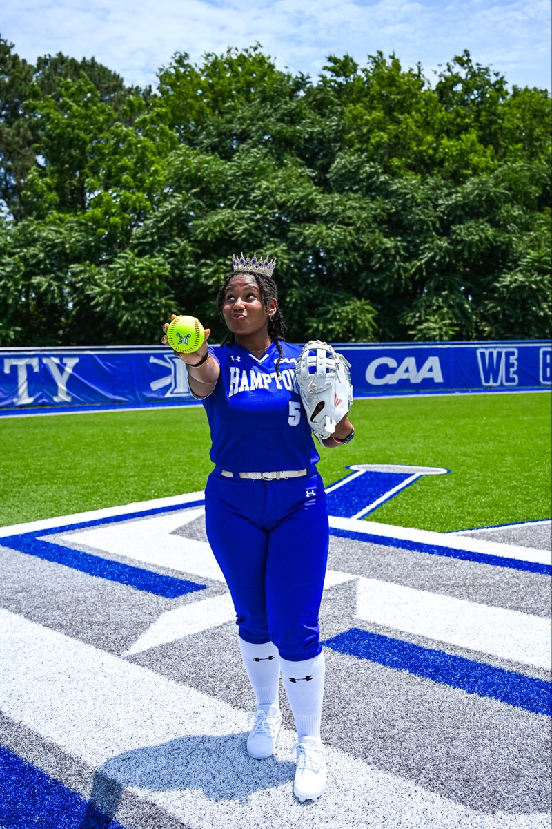 Yasmin_Burrell's tweet photo. COMMITTED!! 💙⚓️

All Smilies… I’m Home!! 
@hupirates_sb 

#Committed #GoPirates #HamptonUniversity #Blessed #NewChapter https://t.co/8z1coheWHE