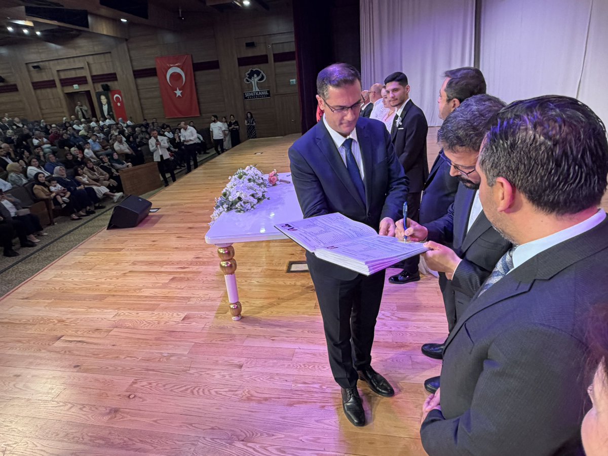 mehmetyilmazmy_'s tweet photo. Şehitkamil Belediye Meclis Üyemiz Sn.Erkan Tazeoğlu’nun Yeğeni Yusuf Tazeoğlu’nun Nikah Merasmine Katılım Sağladık.

Demir ve Tazeoğlu Ailelerinin Evlatları Neşe ve Anıl Çiftine Bir Ömür Boyu Huzur ve İki Cihan Saadeti Diliyorum.

Rabbim Kurdukları Bu Güzel Yuvayı Hayırlı, Bereketli ve Daim Eylesin.

@RTErdogan
@abuyukgumus
@abdulhamitgul
@fmfedaioglu
@FatmaSahin