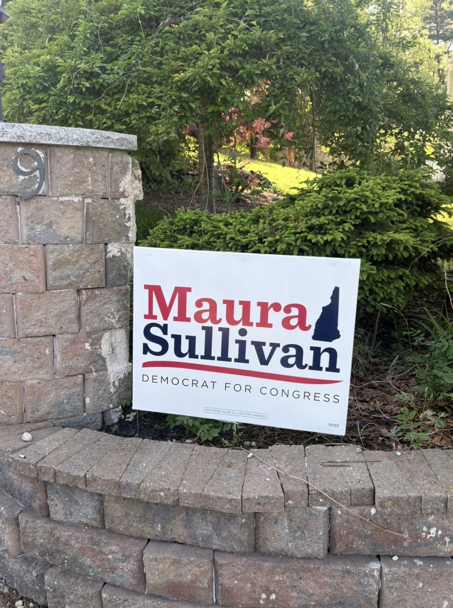 TeamMauraNH01's tweet photo. Maura Sullivan signs are going up across our district! Some amazing volunteers are putting them up and delivering this weekend.

Request a sign here: https://t.co/mRGOalEwUa #NHpolitics #NH01 #NH #YardSign https://t.co/HC6xkxOJ4w