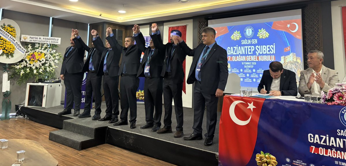 MehmetDemirEBS's tweet photo. Sağlık-Sen Gaziantep Şubesi 7. Olağan Genel Kurulu’nda güven tazeleyerek yeniden başkanlığa seçilen kadim dostum Mehmet Ali Arayıcı’yı ve kıymetli yönetimini yürekten tebrik ediyorum…

Bugüne kadar olduğu gibi bundan sonra da sağlık çalışanlarımız için çok güzel işlere imza atacaklarına inancımız tam…

Rabbim muvaffak etsin, hayırlı uğurlu olsun inşallah… #SağlıkSen #Gaziantep @mt_a27 @atilla_kar60165 @ibrahimgozuyuk2 @mysr2727 @aornek1 @NurullahTekatas @SelviDe41459928