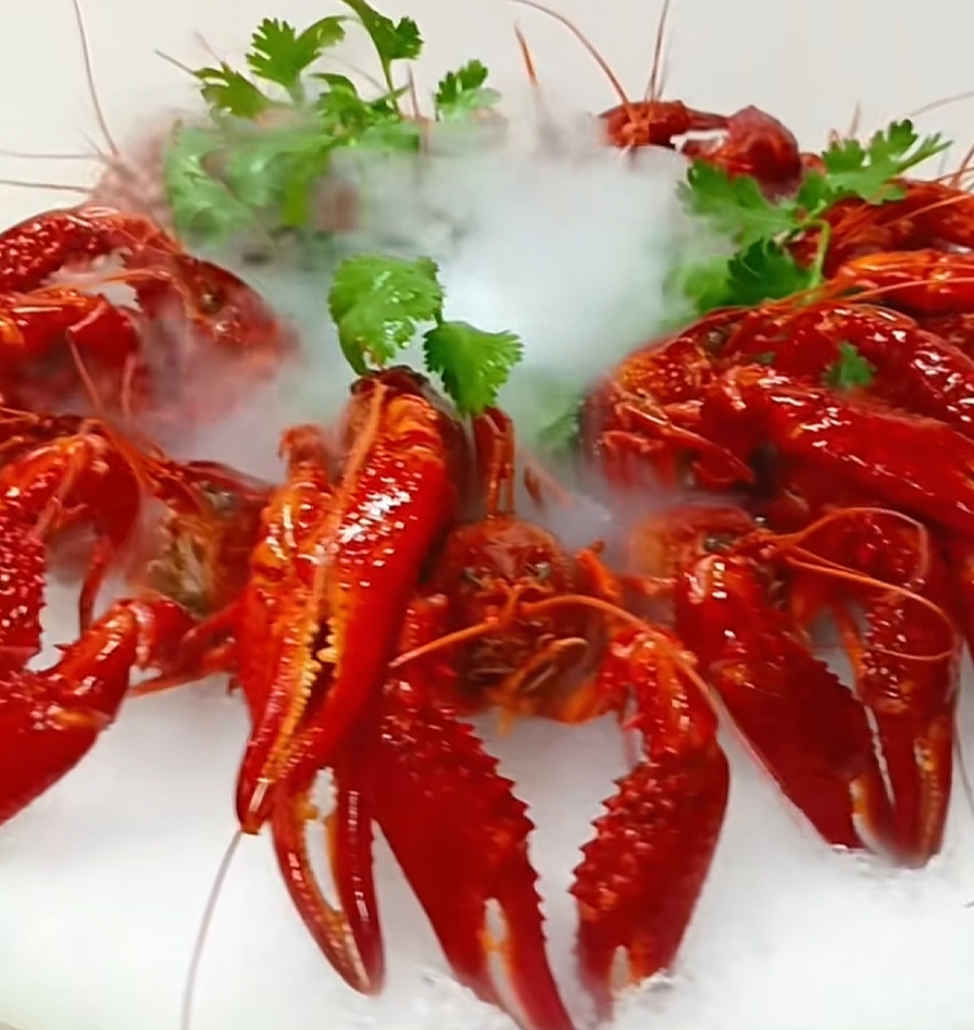 leehanran14's tweet photo. New Year's Eve special: Buttery roasted lobster paired with sparkling cider—only at our bistro tonight! https://t.co/NwgphpfYbF