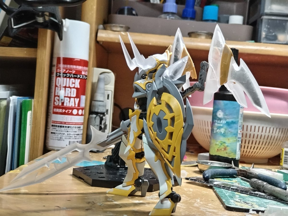 shu797's tweet photo. 久しぶりにめちゃ模型やった
片方のブースターの形状出し終わって磨き入れそう
プロポーションもいいね https://t.co/VLp9DXouDR