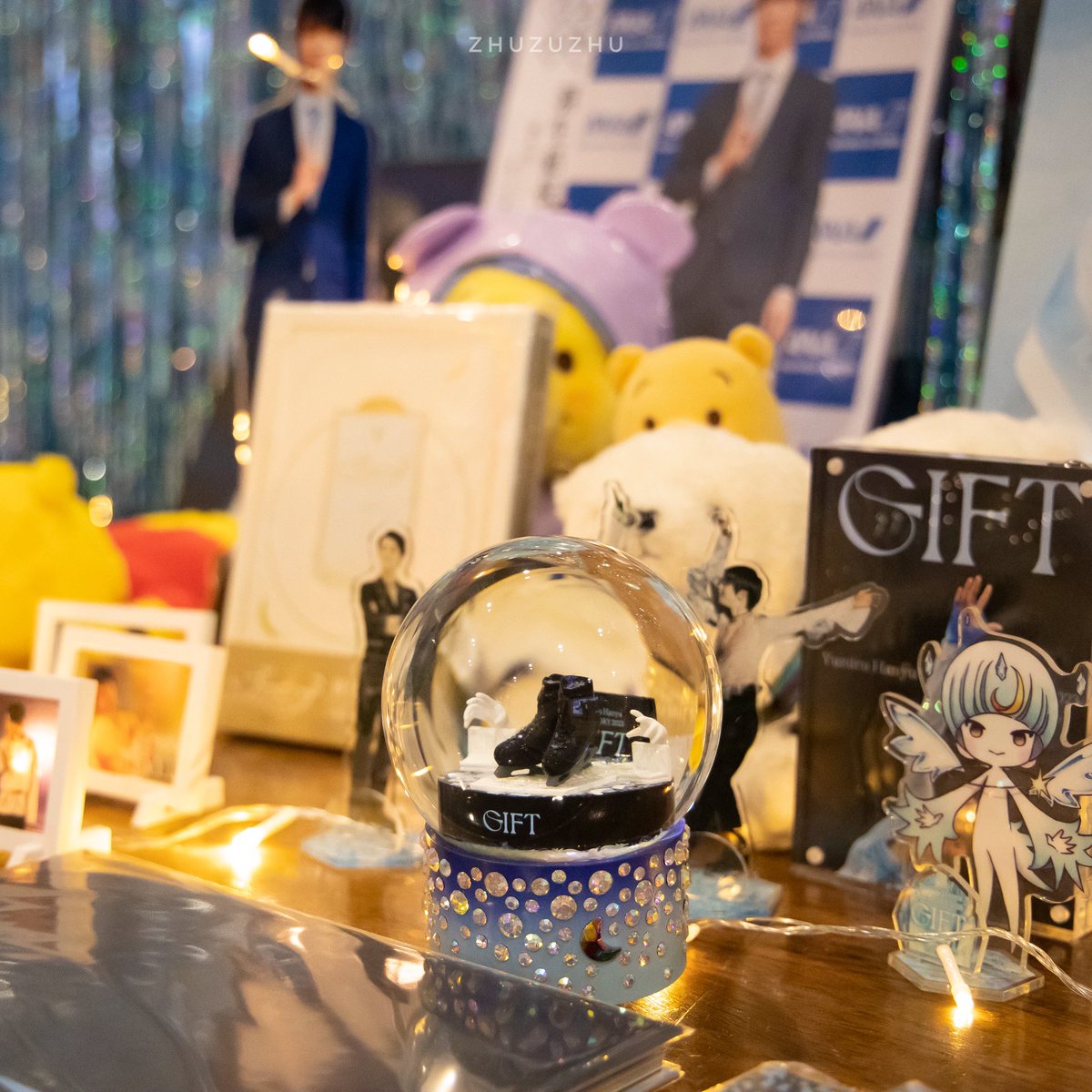 ZHUZUZHU_'s tweet photo. 4th Anniversary🪽⛸️🎈

#羽生結弦さんプロ4周年おめでとう 
#Yuzuru4thProversary 
#羽生結弦 https://t.co/8zqBokR6sW