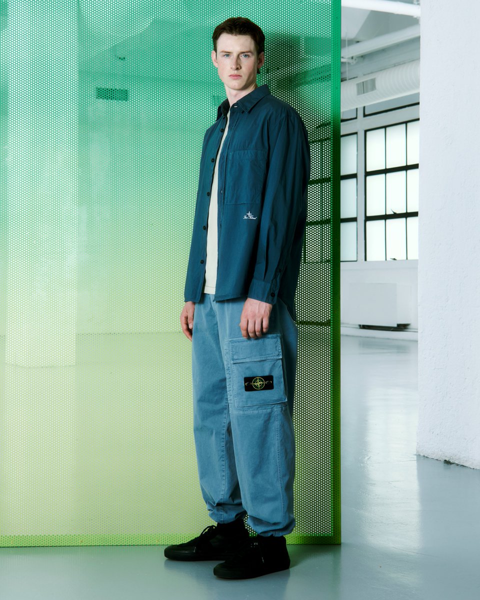 stoneisland's tweet photo. 6100057 Heavy Organic Cotton Jersey, crewneck sweatshirt in heavy organic cotton jersey.

1100002 Organic Cotton Tela 'Paracadute', Long-sleeve shirt in light stretch organic cotton tela.

1200041 Nylon Metal in Econyl®, Zip-up overshirt in Nylon Metal fabric.

#StoneIslandAW26 https://t.co/7J5cerG99f