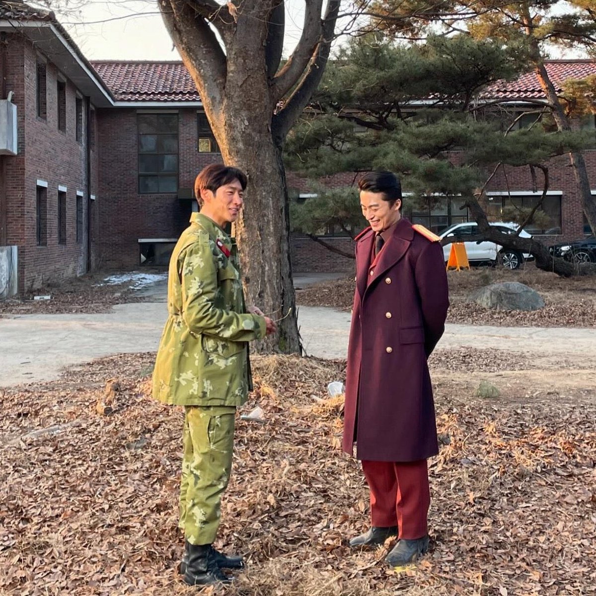 gyeontamgu's tweet photo. 탈주희망편 같아서 너무좋아하는사진
영화속에서는 이만큼 웃는 모습 못 본거 구라같다
아 그냥시원하게통일한번합시다 https://t.co/pAtn6Pj9sj
