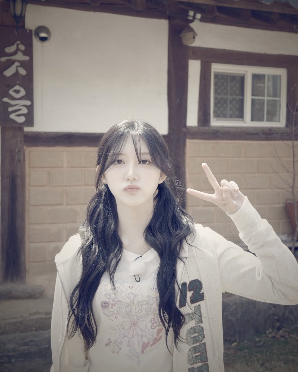 gaeulchive's tweet photo. —  🐿️ 250524 Instagram update https://t.co/XuMdVkNZ7X