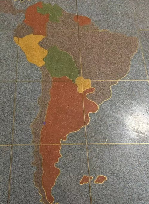icardo8's tweet photo. En la oficina postal de Pensilvania hay un mapa de Sudamérica con Argentina como corresponde. Con las Malvinas y la provincia de Uruguay incluidas. https://t.co/G1JvMVQDTY